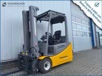 Használt targonca JUNGHEINRICH EFG 220 | Batterie 80% ELEKTRO DREIRADFRONTSTAPLER (13074258) backdrop